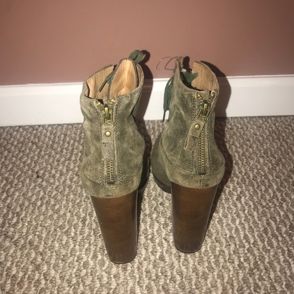 Modern vintage olive suede boots - Picture 4 of 8